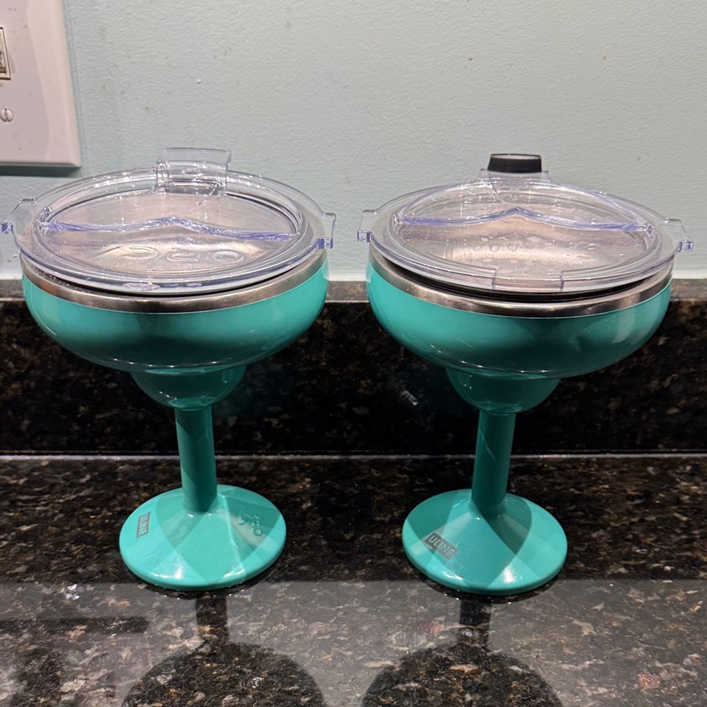 Aqua Margarita Glasses with Lids